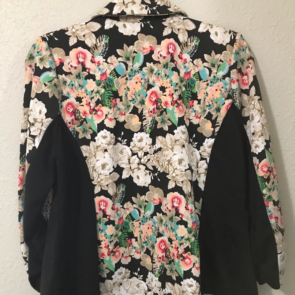 Women’s Floral Blazer